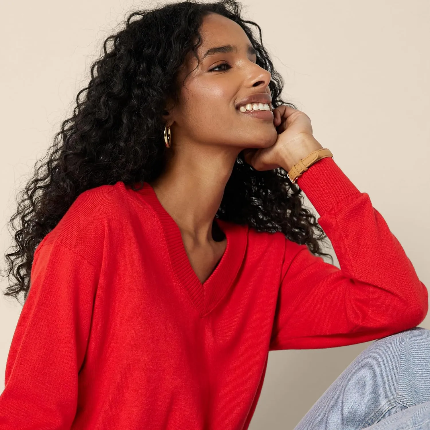 Amazon Essentials Women's Relaxed-Fit Lightweight V-Neck Cropped Sweater
