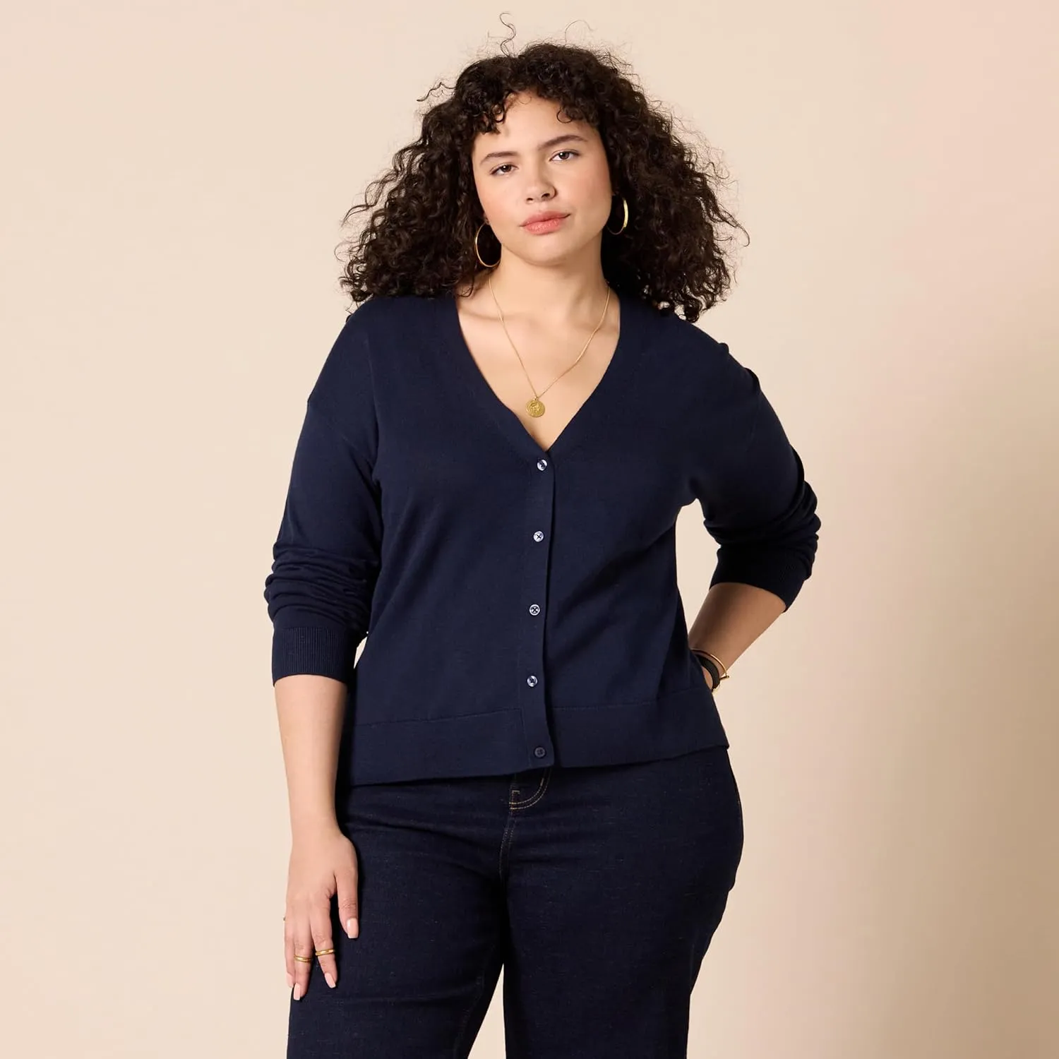 Amazon Essentials Women's V-Neck Lightweight Cropped Relaxed-Fit Cardigan Sweater