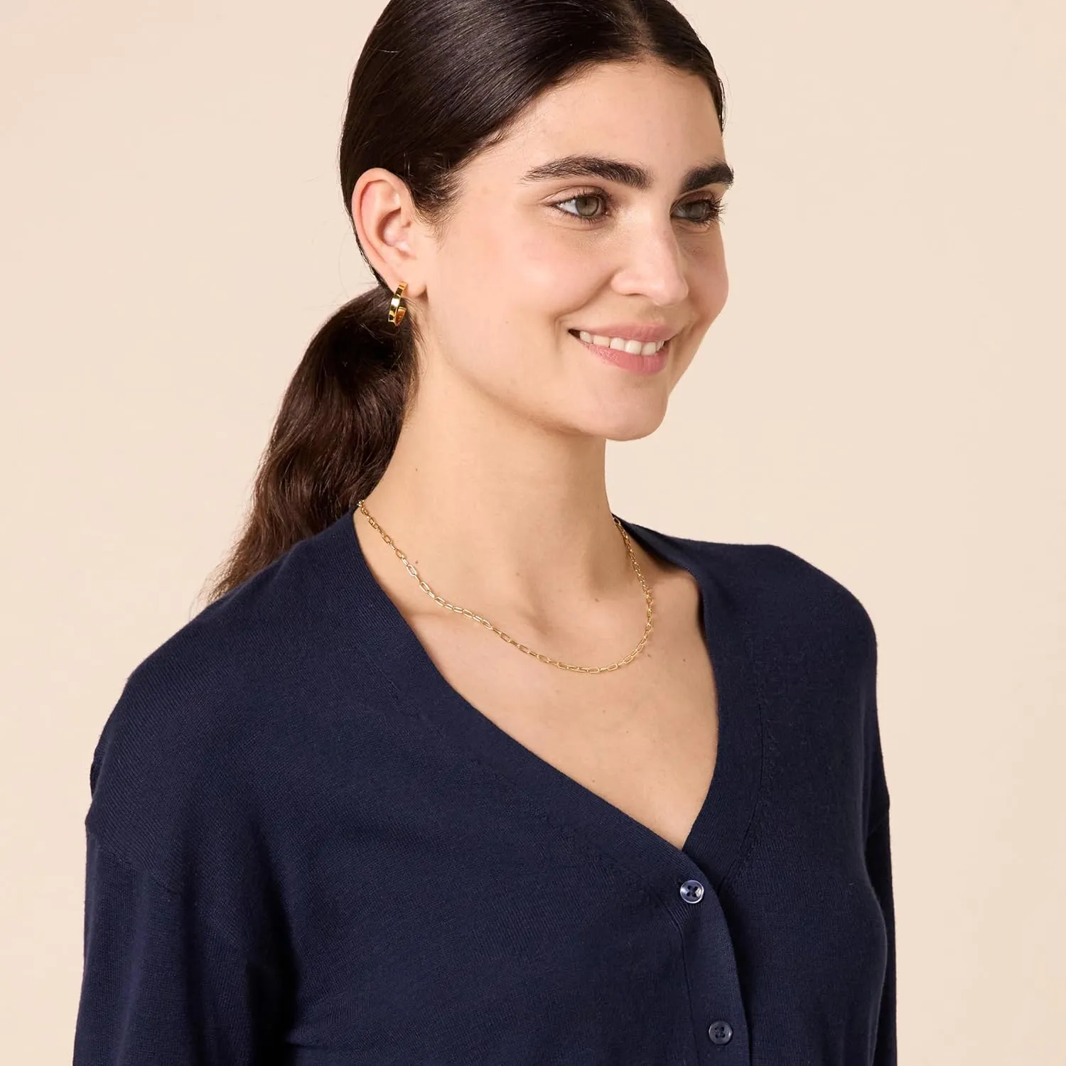 Amazon Essentials Women's V-Neck Lightweight Cropped Relaxed-Fit Cardigan Sweater