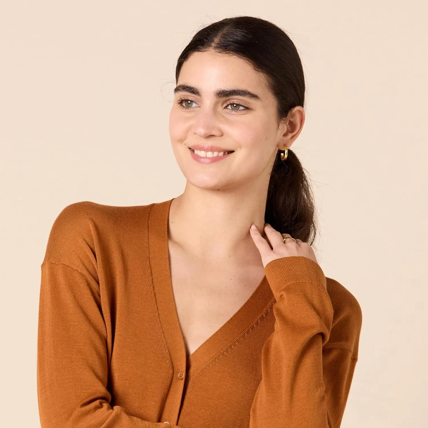 Amazon Essentials Women's V-Neck Lightweight Cropped Relaxed-Fit Cardigan Sweater