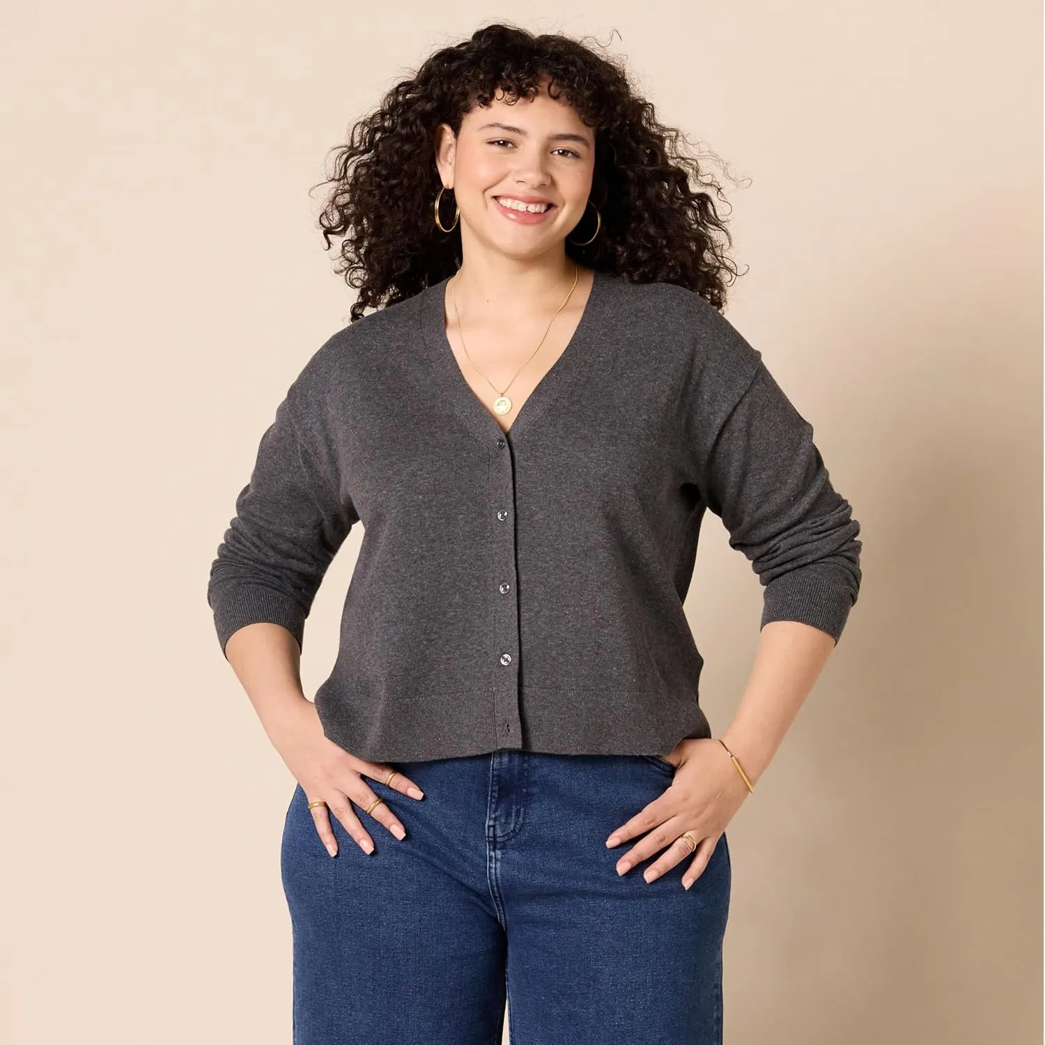 Amazon Essentials Women's V-Neck Lightweight Cropped Relaxed-Fit Cardigan Sweater