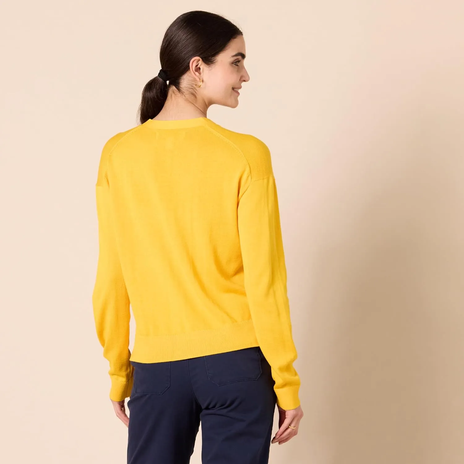 Amazon Essentials Women's V-Neck Lightweight Cropped Relaxed-Fit Cardigan Sweater