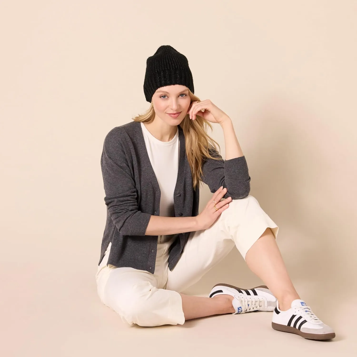 Amazon Essentials Women's V-Neck Lightweight Cropped Relaxed-Fit Cardigan Sweater