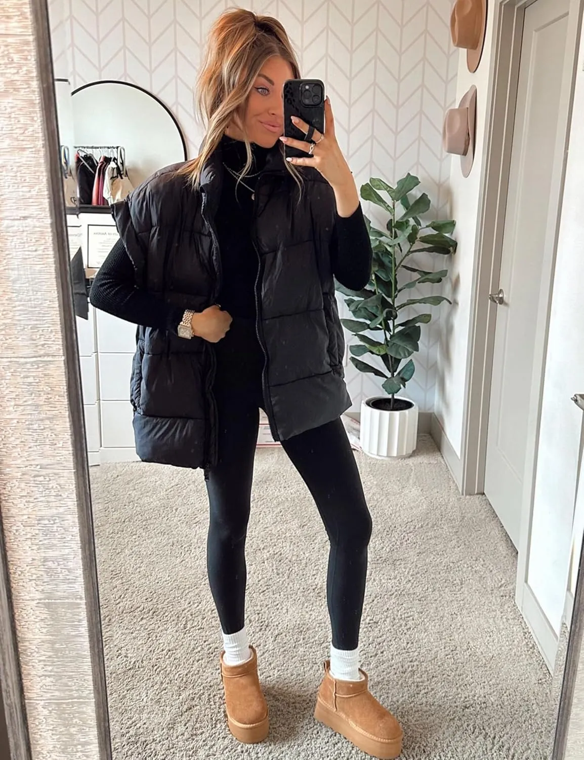APAFES Women Winter Oversized Puffer Vest Lightweight Stand Collar Flysleeve Insulated Padded Puffy Jackets Coat with Pockets