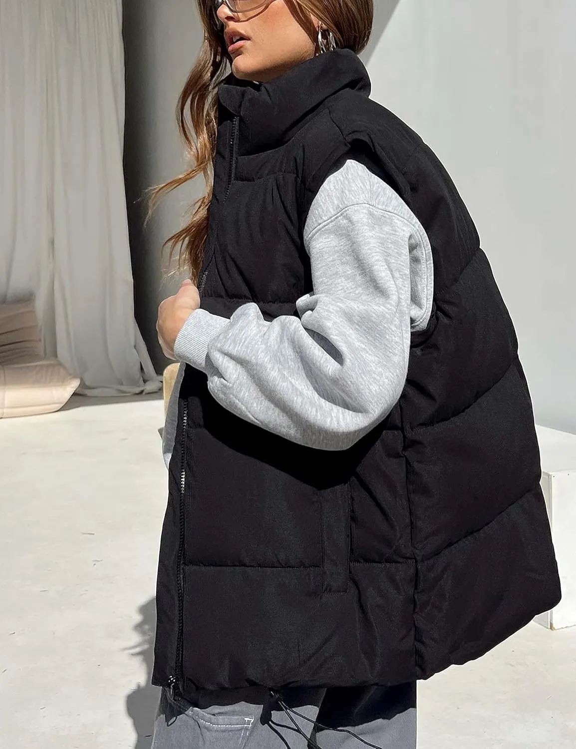 APAFES Women Winter Oversized Puffer Vest Lightweight Stand Collar Flysleeve Insulated Padded Puffy Jackets Coat with Pockets