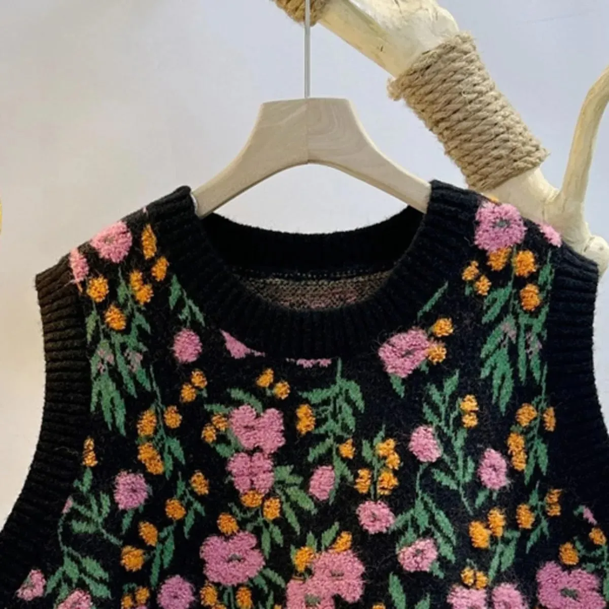 Lunoakvo Women Pink Peach Flower Embroidery Knitted Sleeveless O-Neck Knitwear Sweater Vest