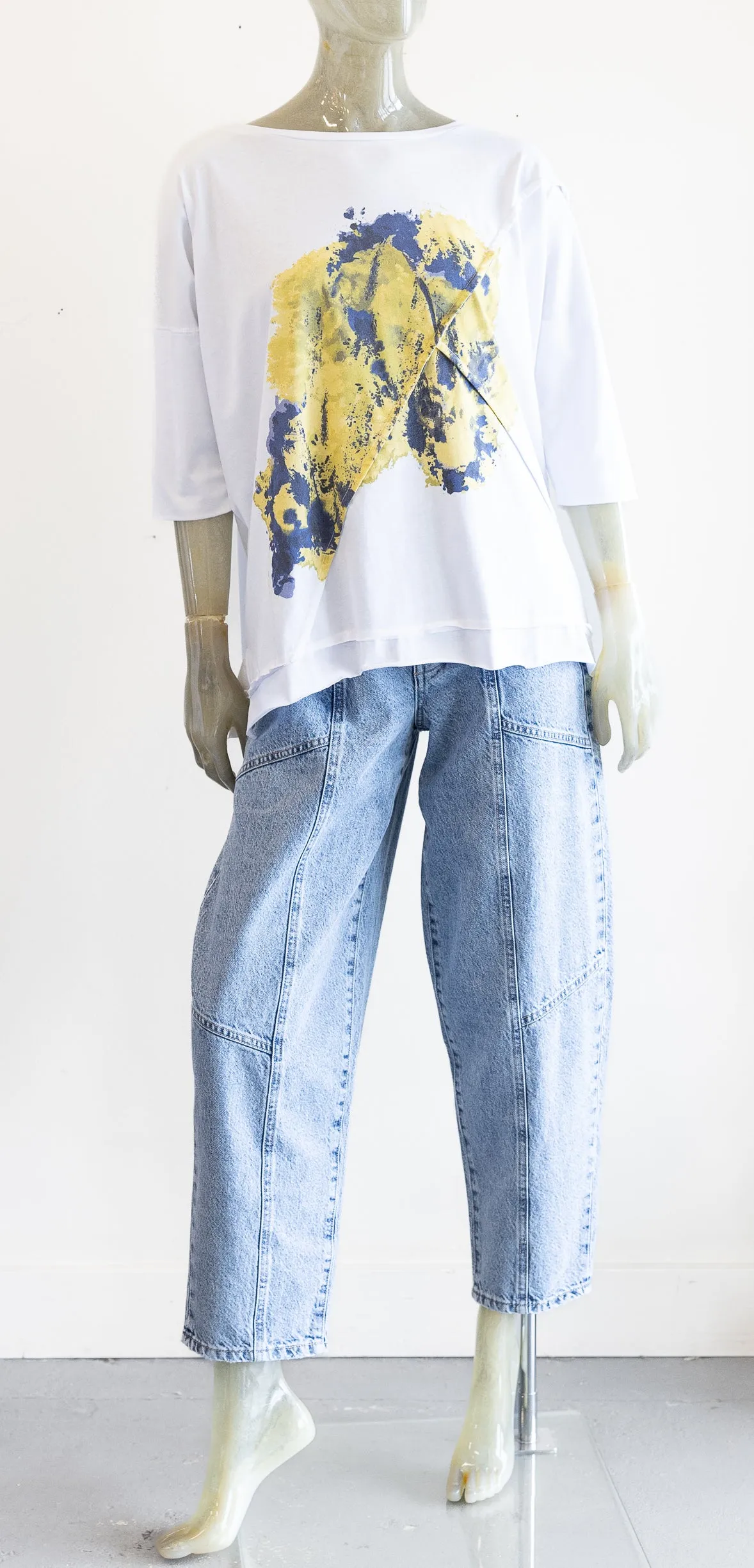 Ozai White Seamed Knit Blouse with Graphic Print