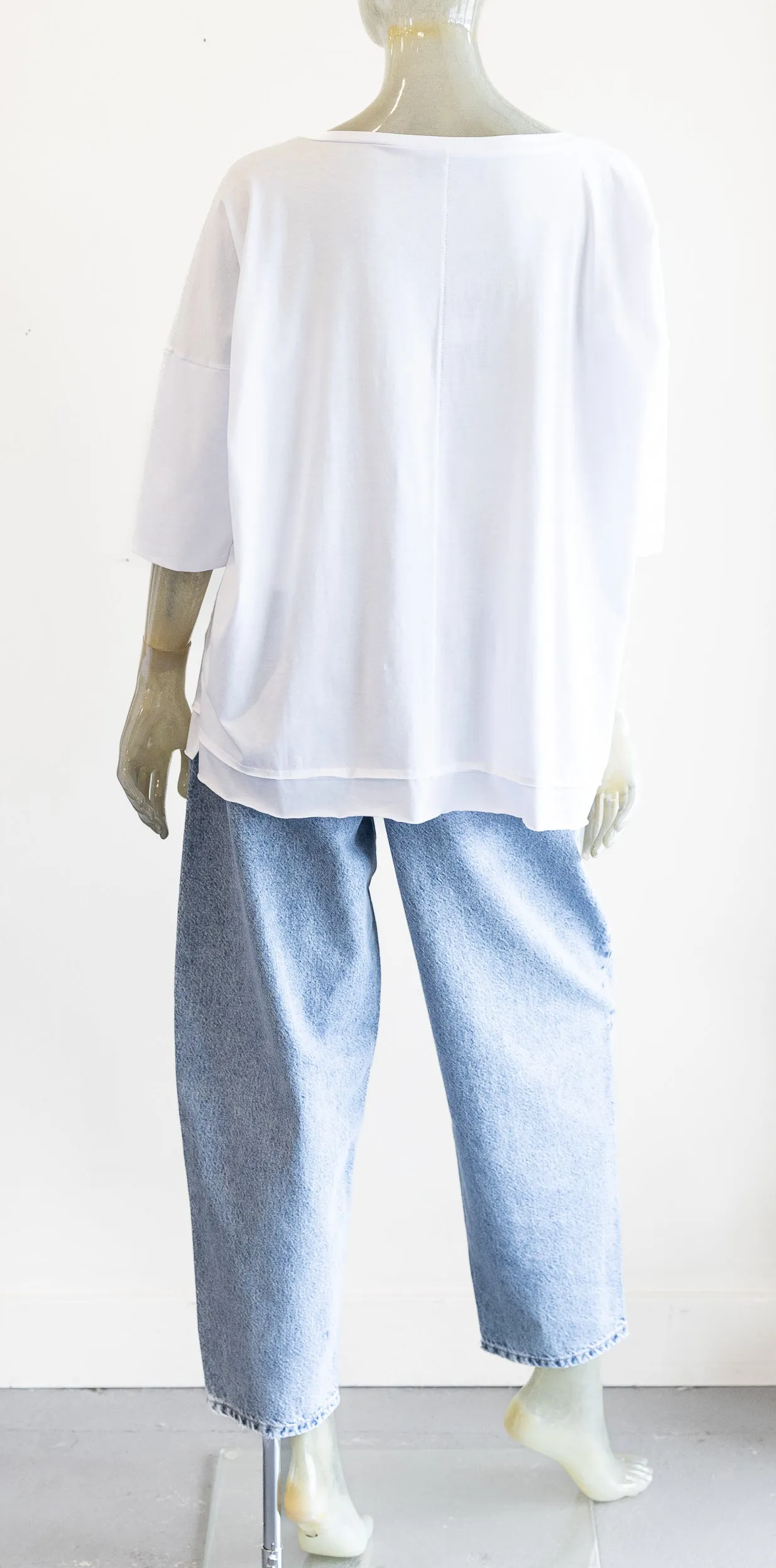 Ozai White Seamed Knit Blouse with Graphic Print