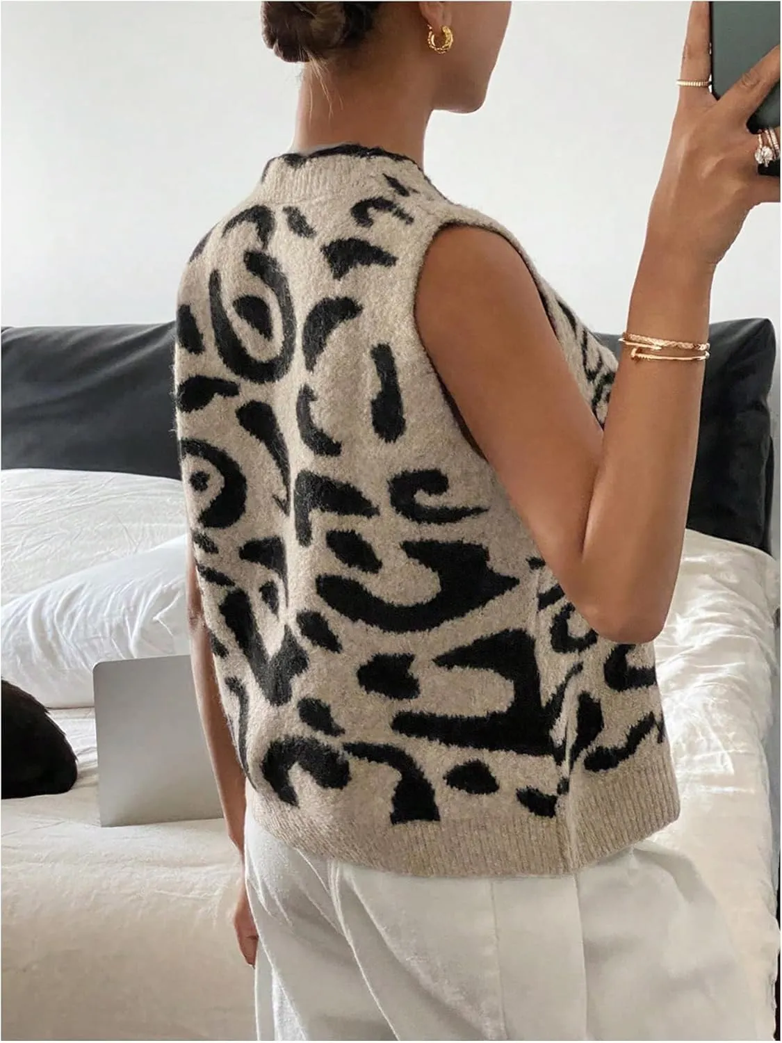 WDIRARA Women's Leopard Print Button Down Sweater Vest V Neck Sleeveless Cardigan Scallop Trim Knit Tops
