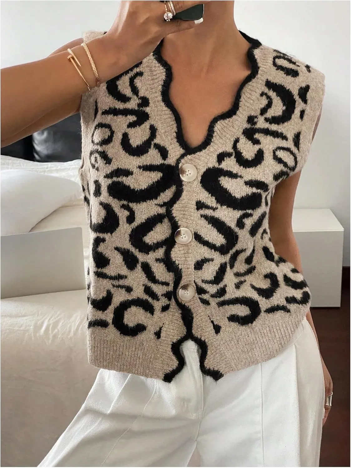 WDIRARA Women's Leopard Print Button Down Sweater Vest V Neck Sleeveless Cardigan Scallop Trim Knit Tops