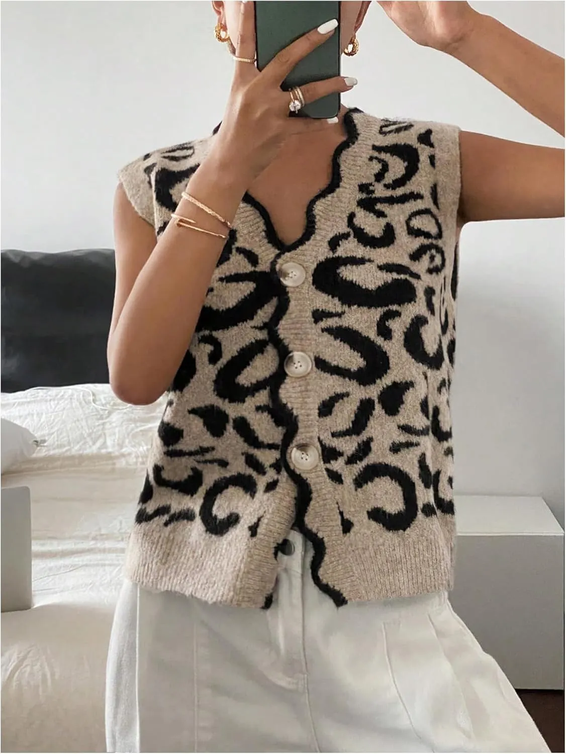 WDIRARA Women's Leopard Print Button Down Sweater Vest V Neck Sleeveless Cardigan Scallop Trim Knit Tops