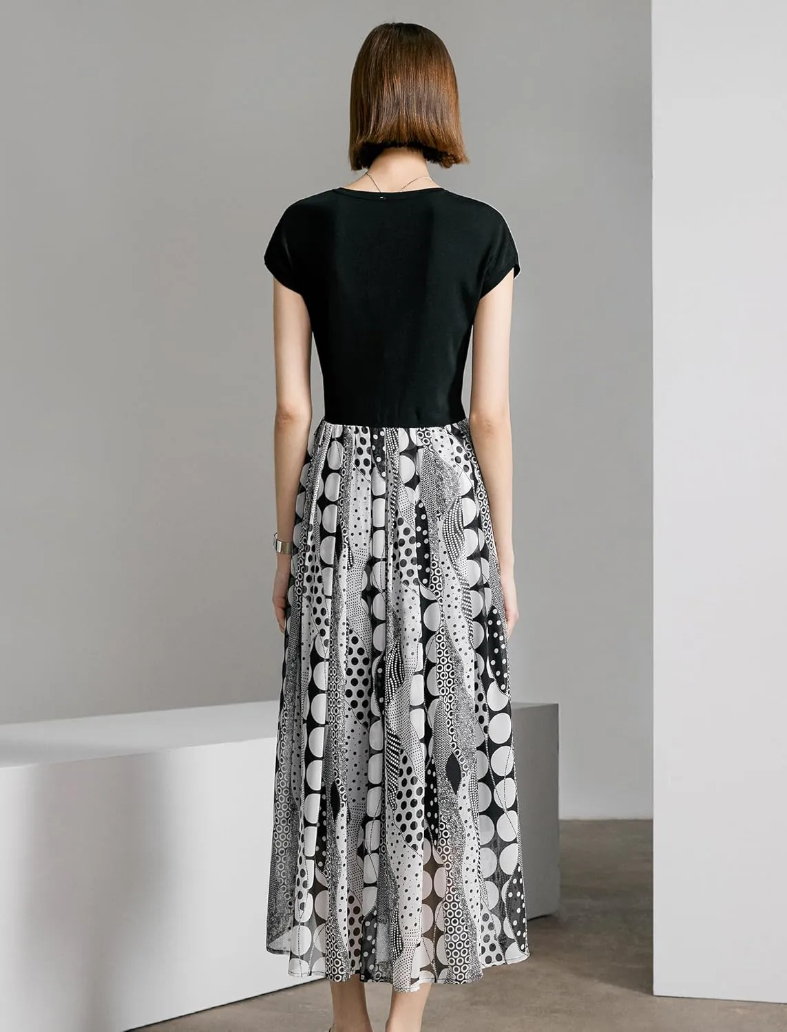 Women's Color Block V-Neck Geometric Print Chiffon Midi Dress with Pleated Skirt Elegant and Comfortable