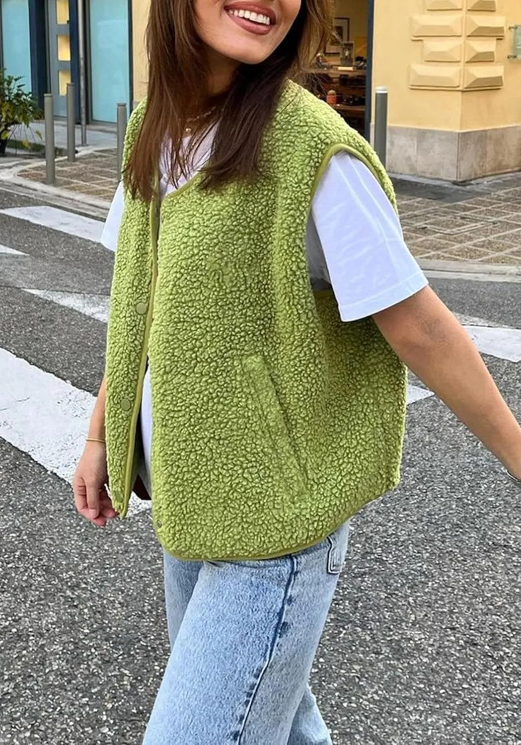 Womens Fuzzy Fleece Vest Casual Sleeveless Sherpa Jacket Warm Button Down Gilet Winter Outwear with Pockets