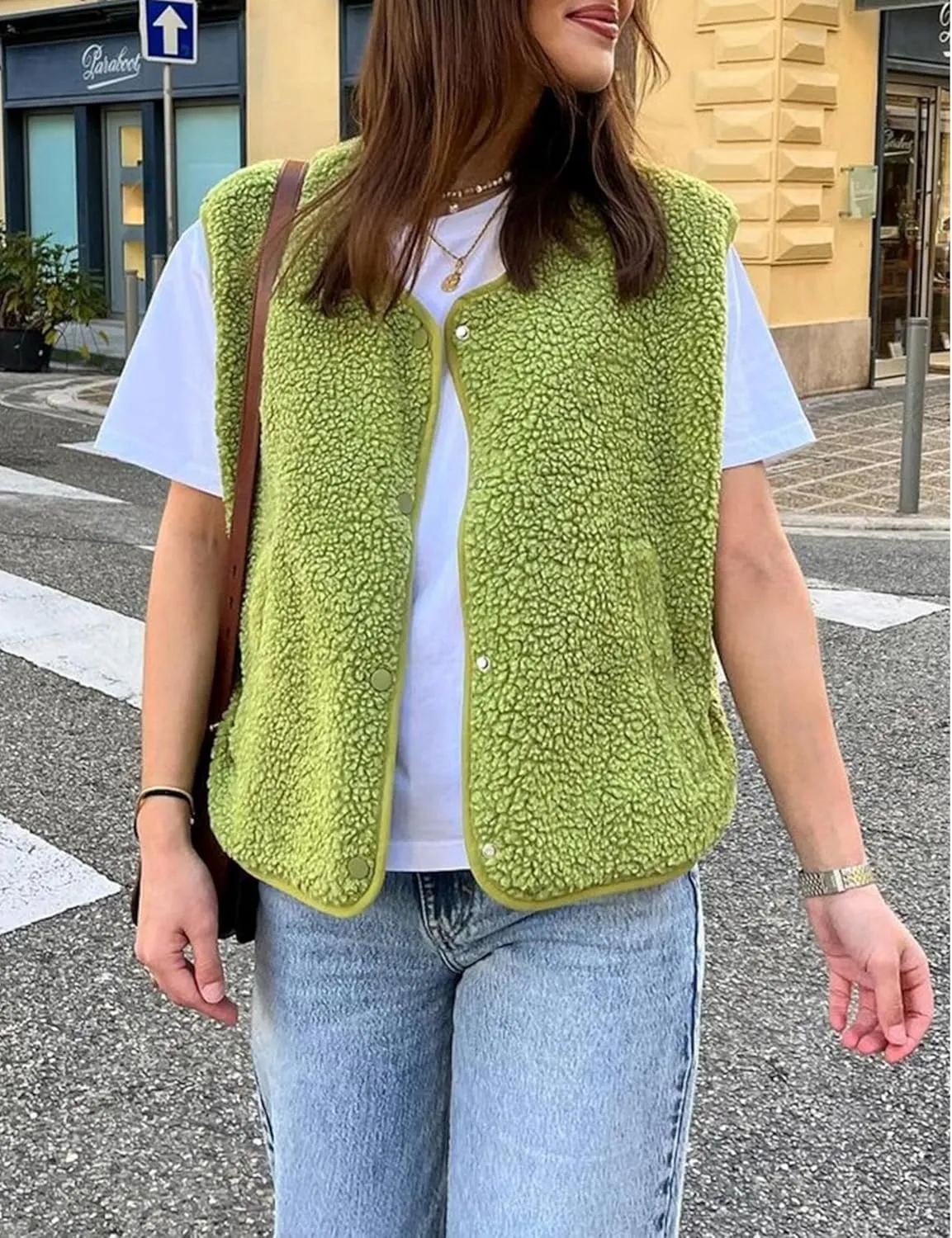 Womens Fuzzy Fleece Vest Casual Sleeveless Sherpa Jacket Warm Button Down Gilet Winter Outwear with Pockets